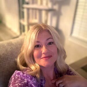 Meet your Posher, Cynthia